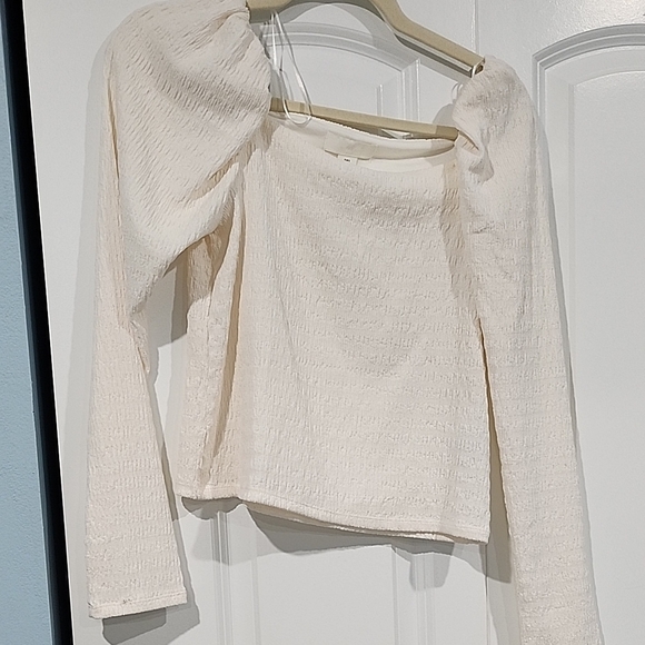 H&M Tops - H&M Cream Textured Blouse
